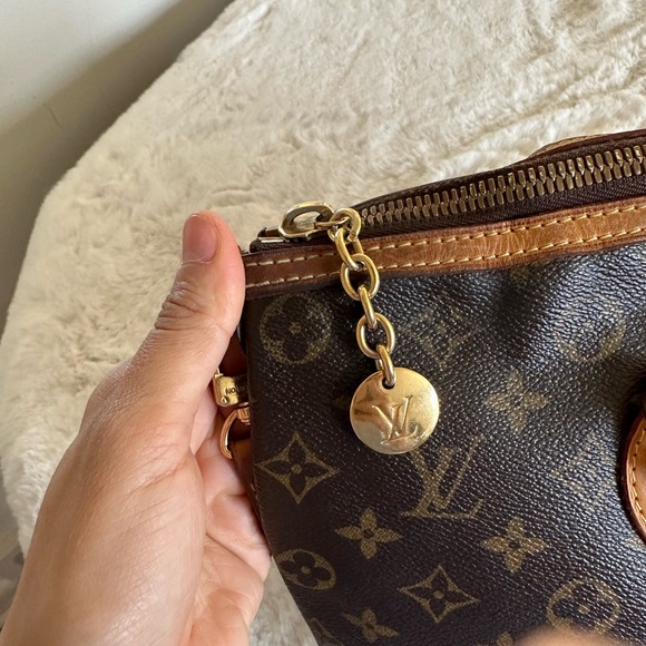 Louis Vuitton Monogram Canvas Palermo PM
Shoulder Bag. - Picture 4 of 9